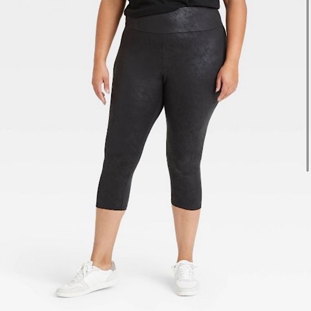 Ava and Viv liquid shine crop leggings NWT (2 of 2)